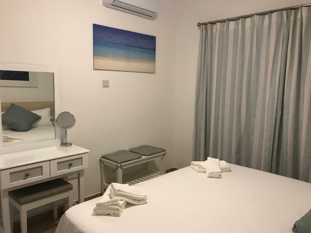 Kings Palace - Fabulous Pool-Side 2 Bed Apartment Paphos ภายนอก รูปภาพ