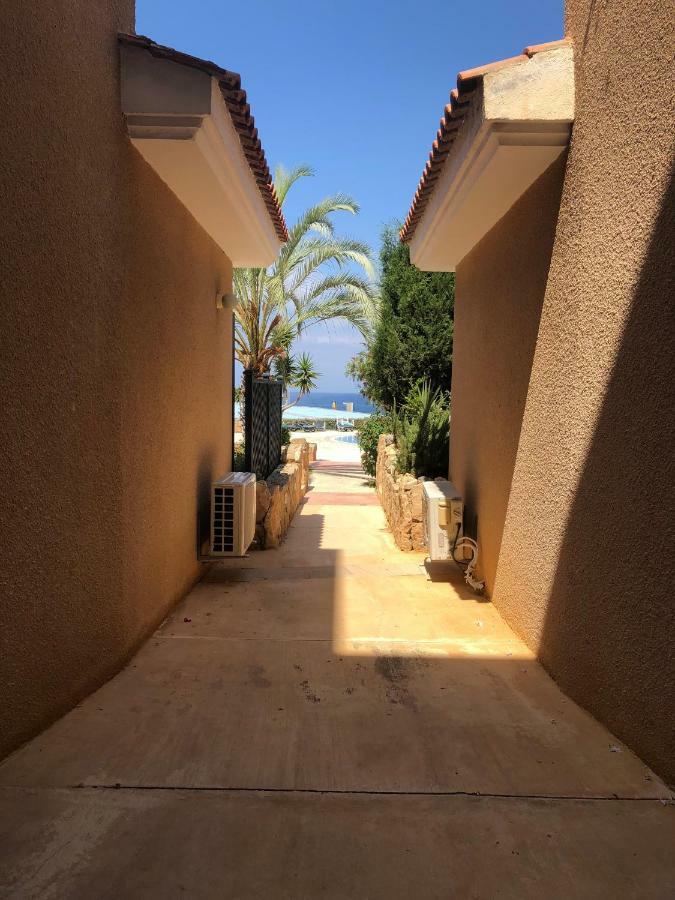 Kings Palace - Fabulous Pool-Side 2 Bed Apartment Paphos ภายนอก รูปภาพ